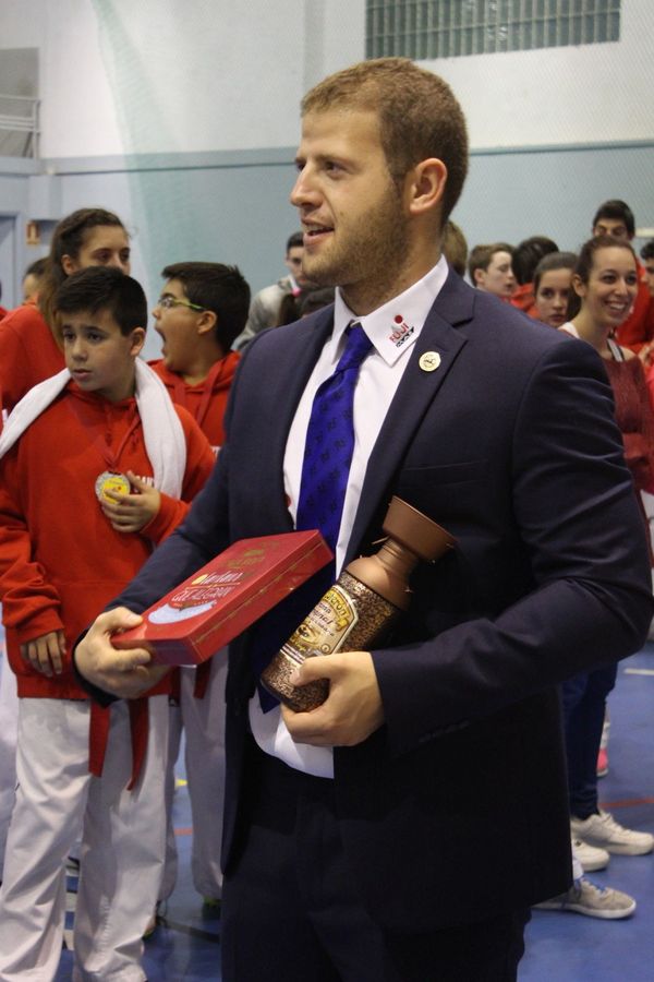 22-11-14 Entrega Medallas May (40).jpg